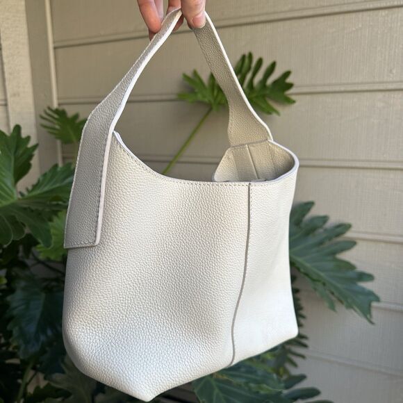 Banana Republic Mini Slouchy Vida Leather Bag In White - EXCELLENT Condition! - Picture 2 of 13